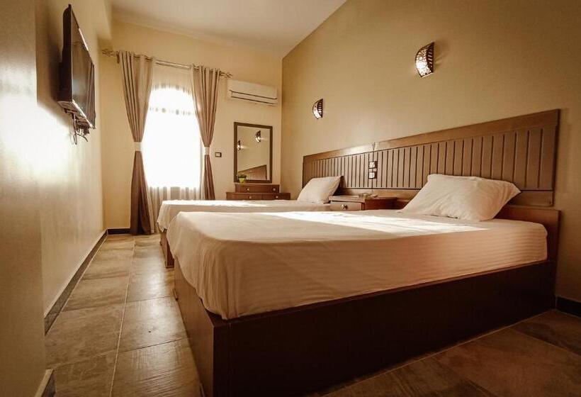 سوییت خانوادگی, Shabana House