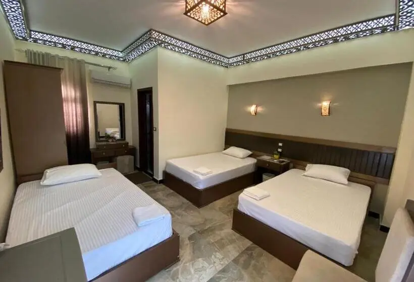 اتاق استاندارد سه نفره, Shabana House