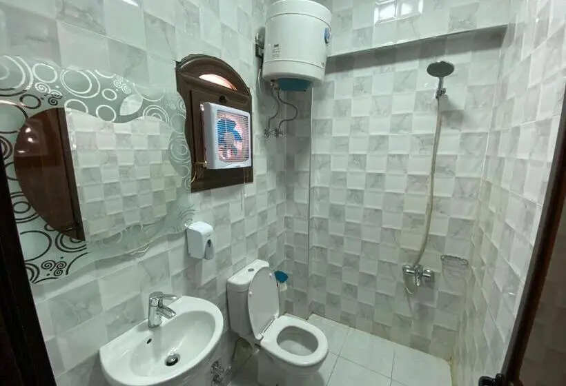 اتاق استاندارد سه نفره, Shabana House