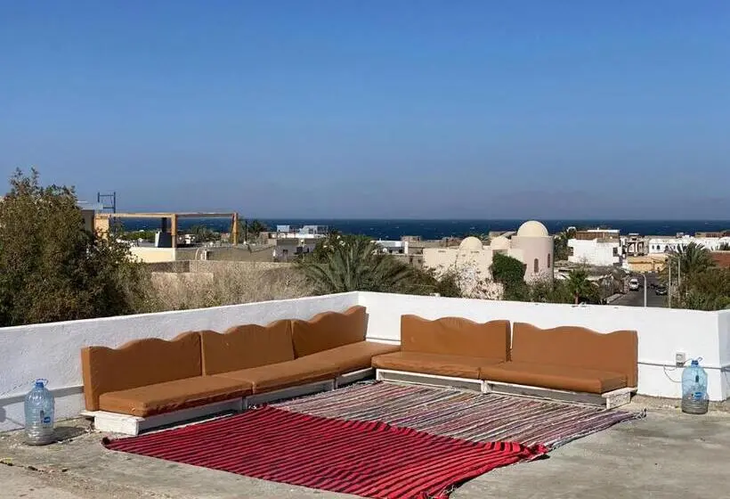 اتاق استاندارد سه نفره, Shabana House