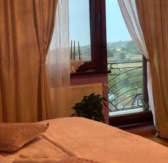 스탠다드 발코니 룸, Casa Din Deal