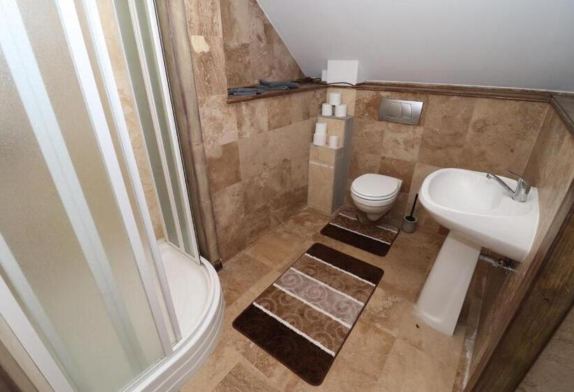 اتاق خانوادگی, Casa Din Deal
