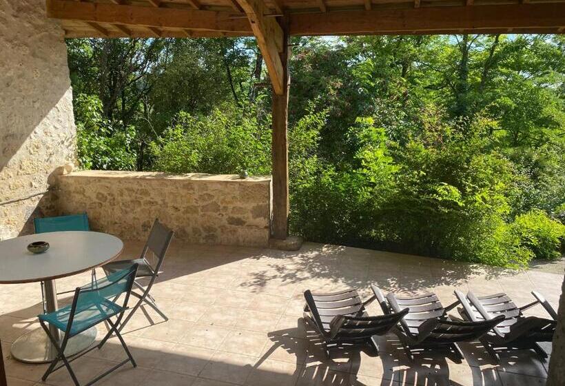 Номер Стандарт с Террасой, Chez Sophie  Chambres D’hôtes, Gîte Et Gîte équestre