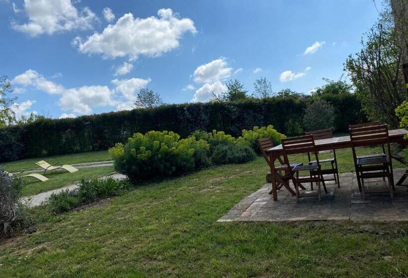 Номер Стандарт с Террасой, Chez Sophie Chambres D’hôtes, Gîte Et Gîte équestre