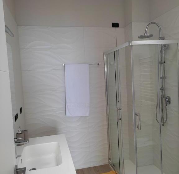 اتاق لوکس با بالکن و چشمانداز دریا, Vento Di Bolina