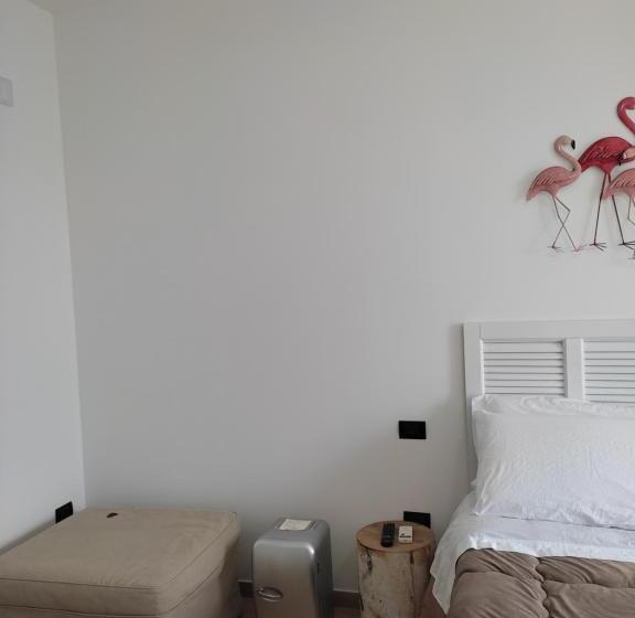 اتاق لوکس با بالکن و چشمانداز دریا, Vento Di Bolina