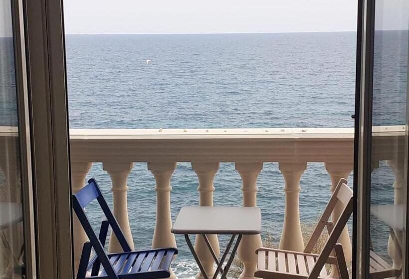 اتاق استاندارد با بالکن و چشمانداز دریا, Vento Di Bolina