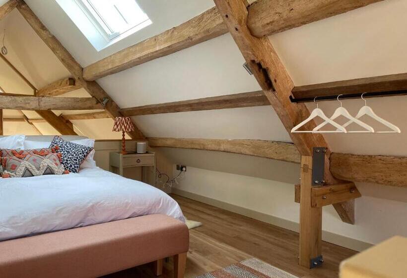 غرفة قياسية, Wyke Cowsheds