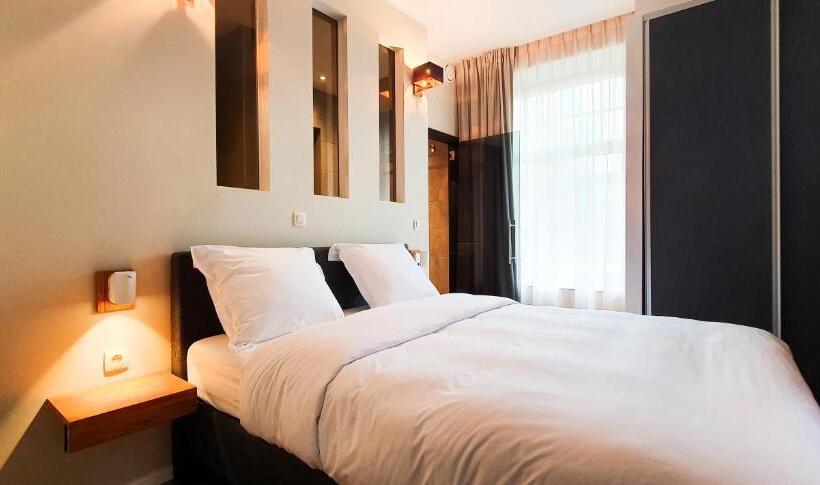 غرفة أساسية, Villa Les érables Restaurant Linea