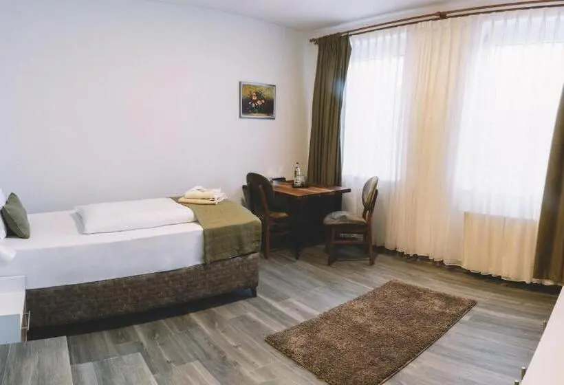 Quarto standart individual, E&b