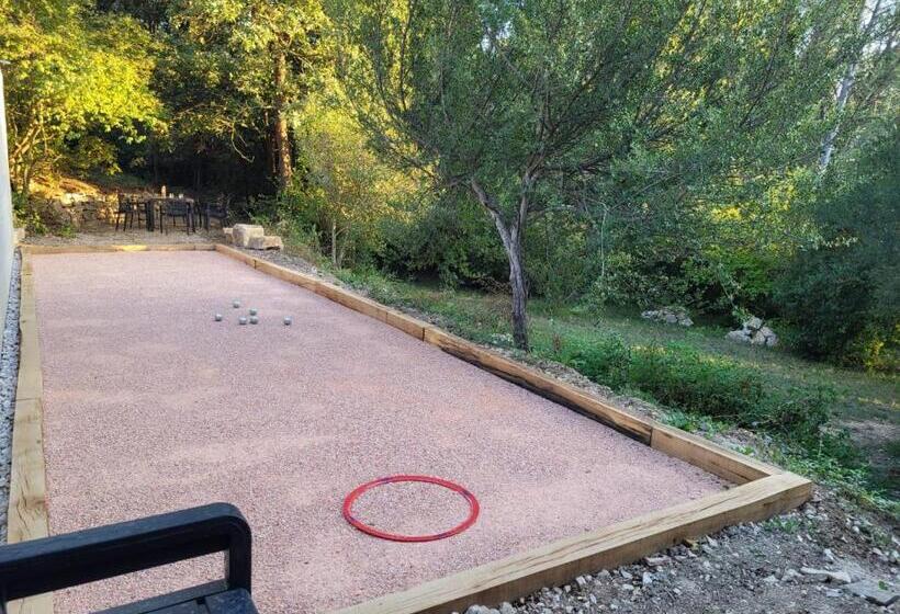 스탠다드 스튜디오 풀장 전망, Mas Des Marcellines