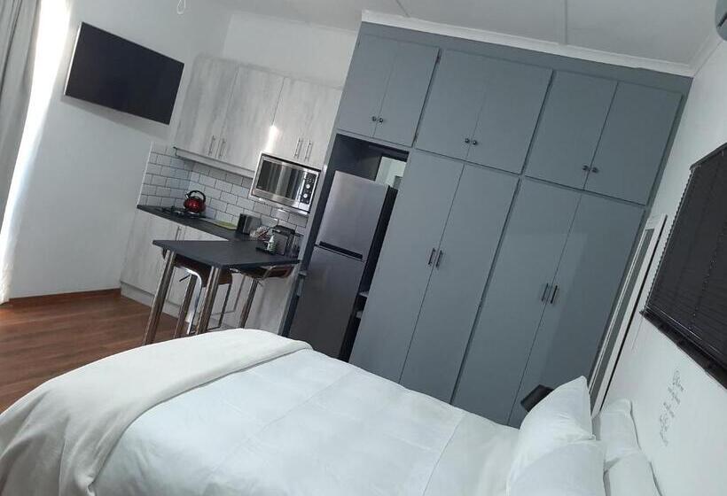 Standardzimmer, Nikita S Self Catering Haven 2