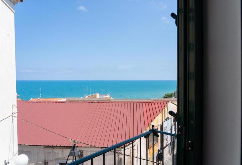 스탠다드 4인용 룸 바다전망, Sotto Il Castello B&b