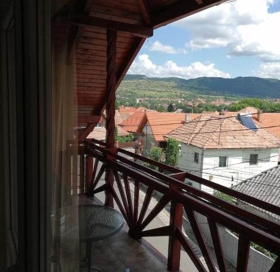 اتاق استاندارد با چشمانداز کوهستان, Pensiunea Fábián Vendégház