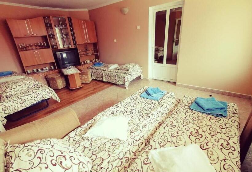 اتاق استاندارد چهار تخته, Pensiunea Fábián Vendégház