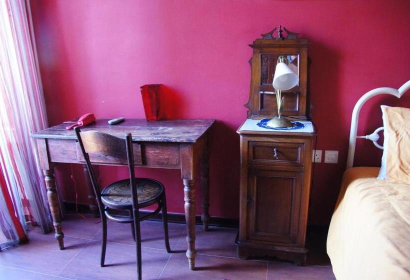 اتاق استاندارد یک نفره, Luciano Valletta Boutique