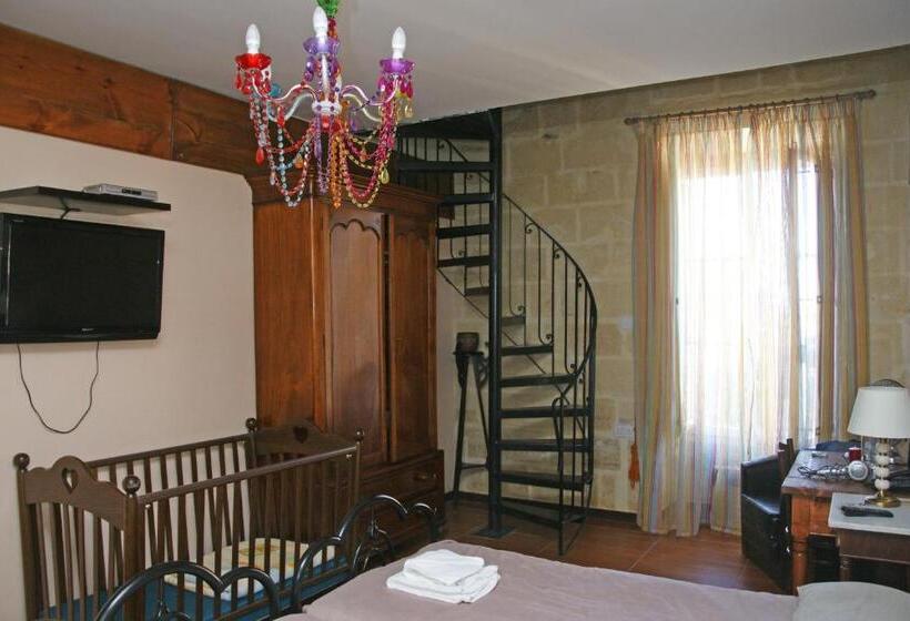 اتاق استاندارد چهار تخته, Luciano Valletta Boutique