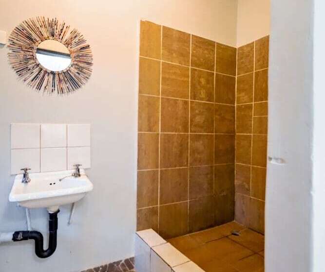 اتاق استاندارد, Shoestrings Backpackers Lodge Vic Falls