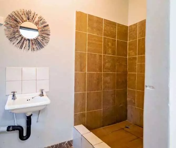 اتاق استاندارد, Shoestrings Backpackers Lodge Vic Falls