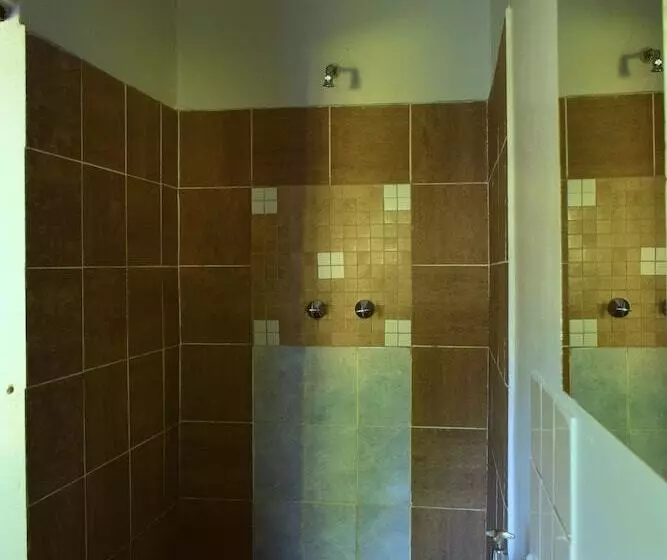 اتاق استاندارد, Shoestrings Backpackers Lodge Vic Falls