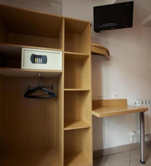 تختخواب در اتاق مشترک, Bastille Hostel
