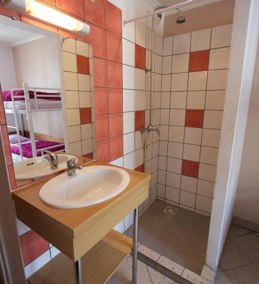 اتاق استاندارد, Bastille Hostel