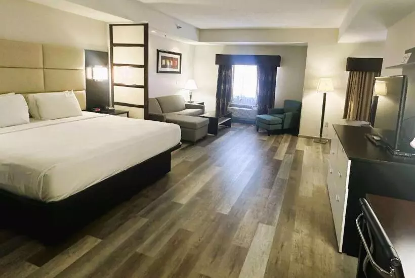 キングサイズベッドのスイートルーム, Best Western Plus Jfk Inn & Suites