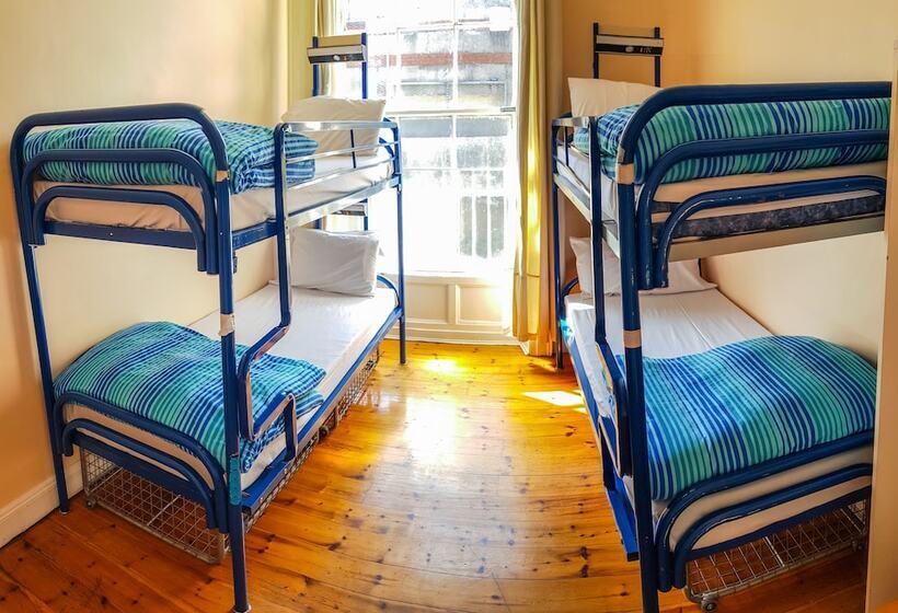 מיטה בחדר משותף, Four Courts Hostel