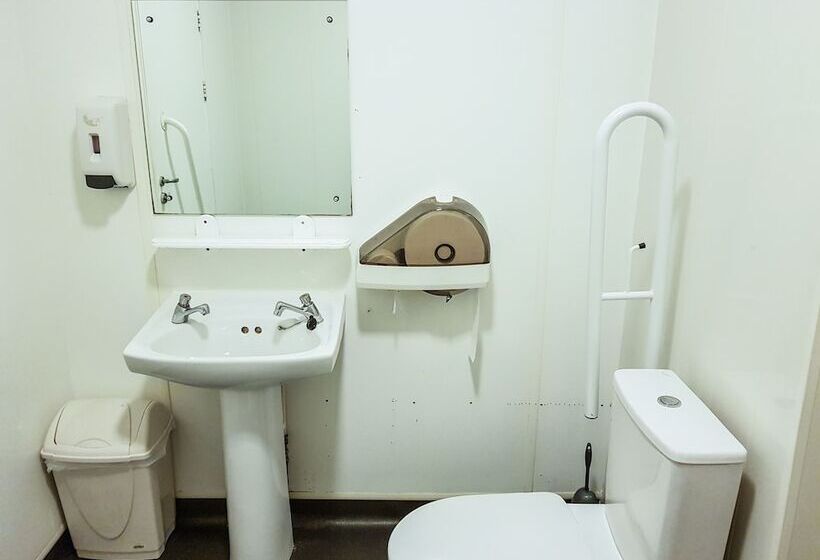 חדר סטנדרט חדר אמבטיה משותף, Four Courts Hostel