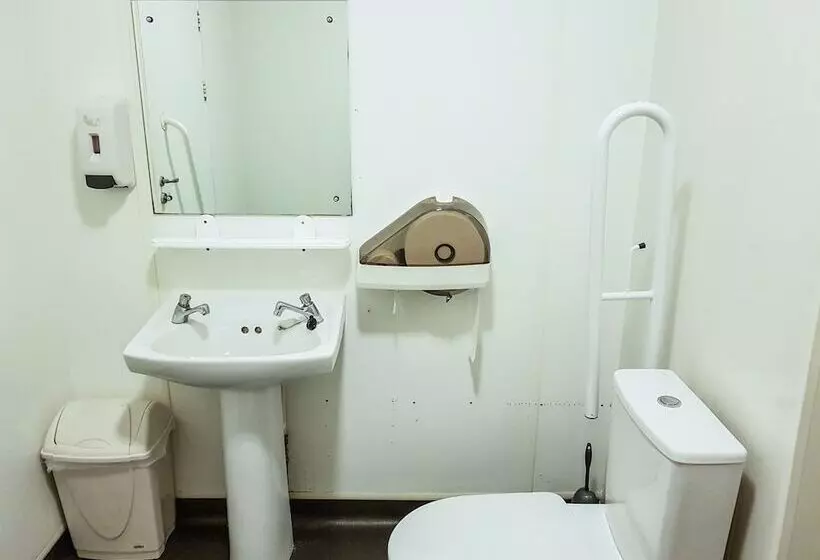 اتاق استاندارد با سرویس بهداشتی مشترک, Four Courts Hostel
