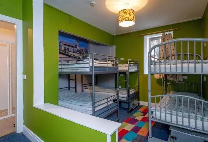 تختخواب در اتاق مشترک, Macgabhainn S Backpacker Hostel
