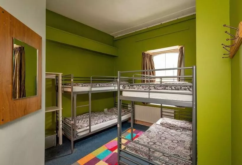 تختخواب در اتاق مشترک, Macgabhainn S Backpacker Hostel
