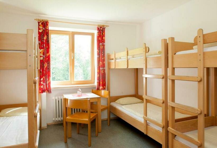 带共用卧室公用房间的床, Jugendherberge Füssen