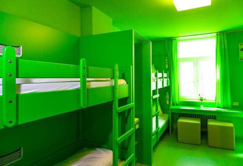 Семейный Номер, Jugendherberge Oberammergau