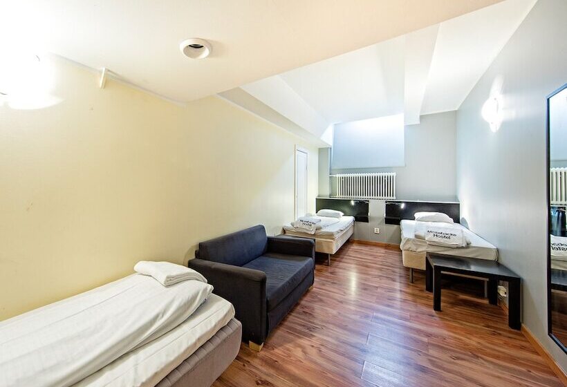 חדר סטנדרטי לארבעה עם חדר אמבטיה משותף, Mosebacke Hostel