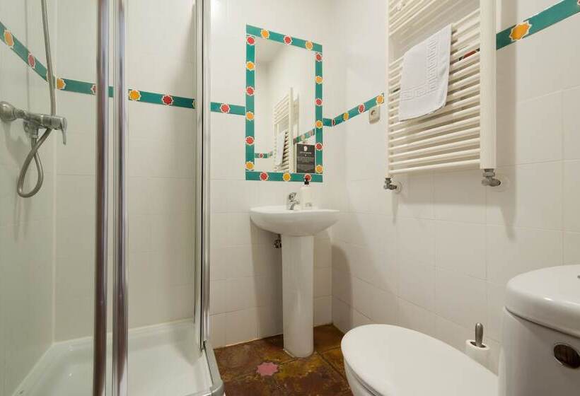 تختخواب در اتاق مشترک, Oasis Backpackers Hostel Granada