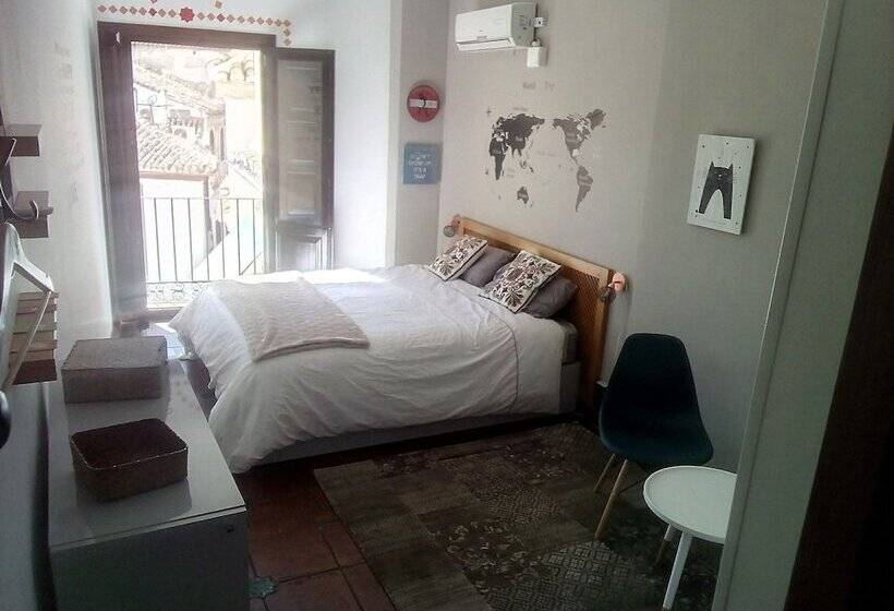 Standard Room Double Bed City View, Oasis Backpackers  Hostel Granada