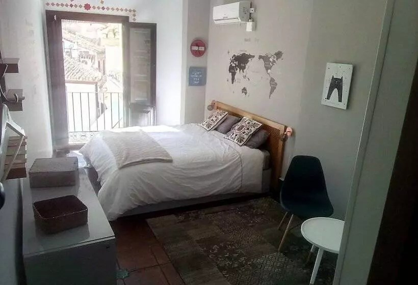 Standard Room Double Bed City View, Oasis Backpackers  Hostel Granada