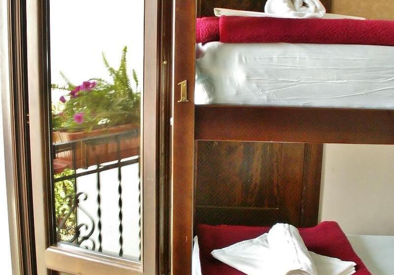 تختخواب در اتاق مشترک, Oasis Backpackers Hostel Granada