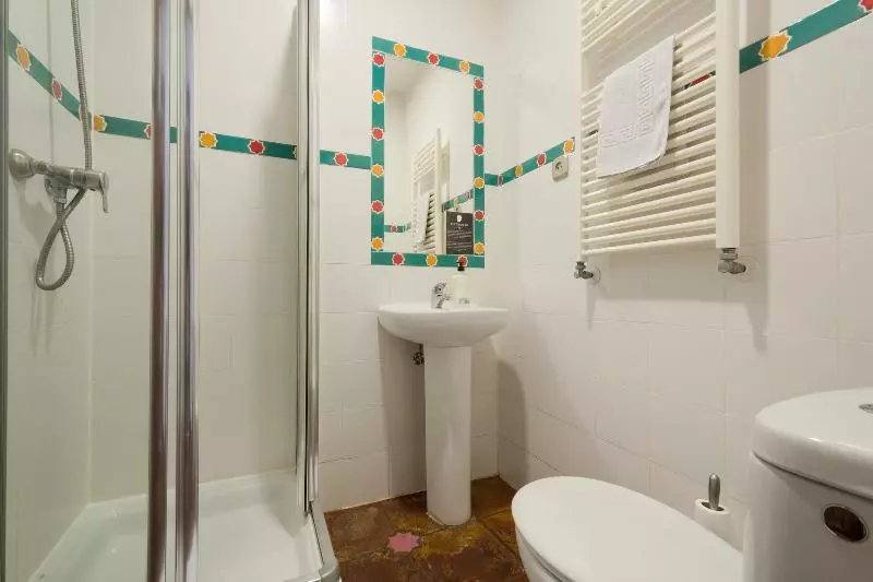 تختخواب در اتاق مشترک, Oasis Backpackers  Hostel Granada