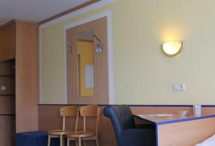 标准三人间, Sleep & Go Hotel Magdeburg