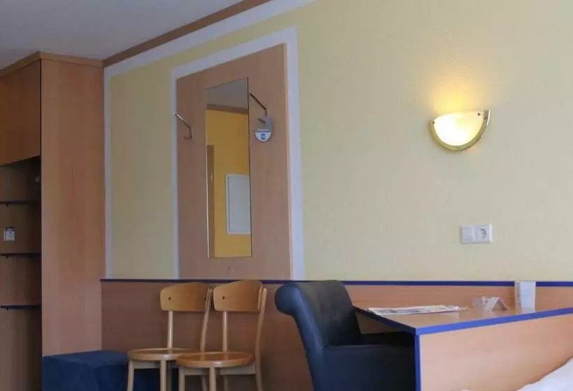 Standard Kolmen Hengen Huone, Sleep & Go Hotel Magdeburg