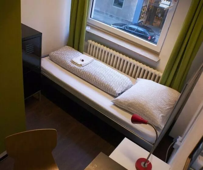 Standard Yhden Hengen Huone Jaettu Kylpyhuone, Station Hostel For Backpackers