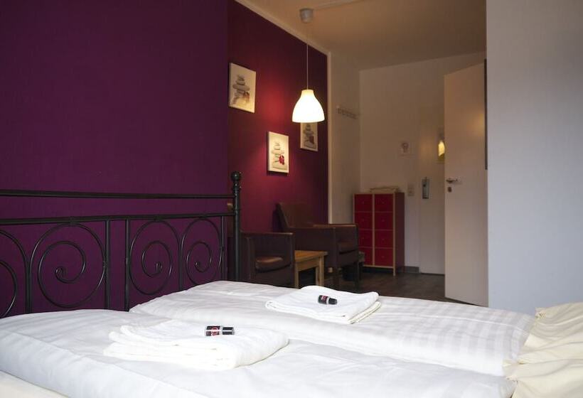 Номер Стандарт, Station Hostel For Backpackers