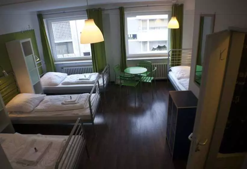 Standard Neljän Hengen Huone, Station Hostel For Backpackers