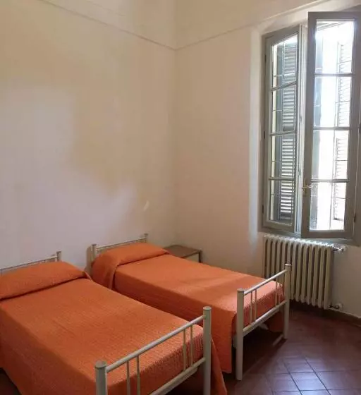 اتاق استاندارد سه نفره, Student's Hostel Della Ghiara