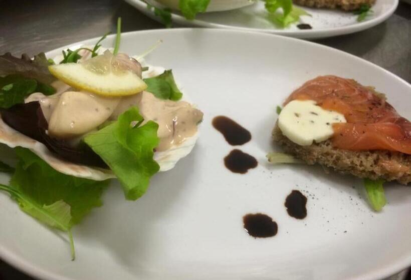 اتاق استاندارد سه نفره, Student's Hostel Della Ghiara