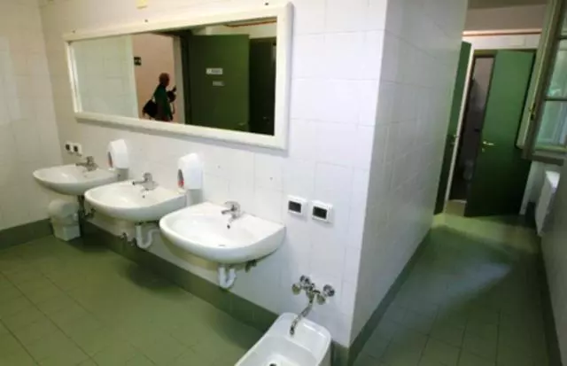 اتاق استاندارد سه تخته با سرویس بهداشتی مشترک, Student's Hostel Della Ghiara