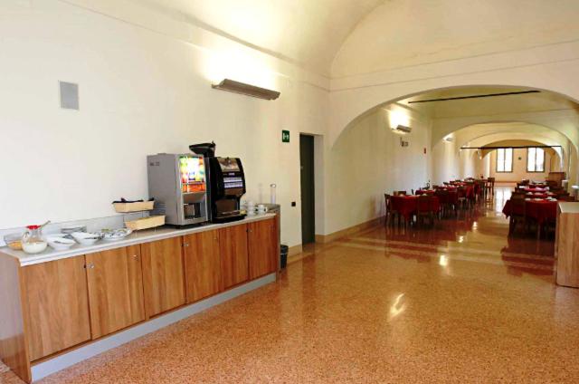 اتاق استاندارد چهارنفره با سرویس بهداشتی مشترک, Student's Hostel Della Ghiara
