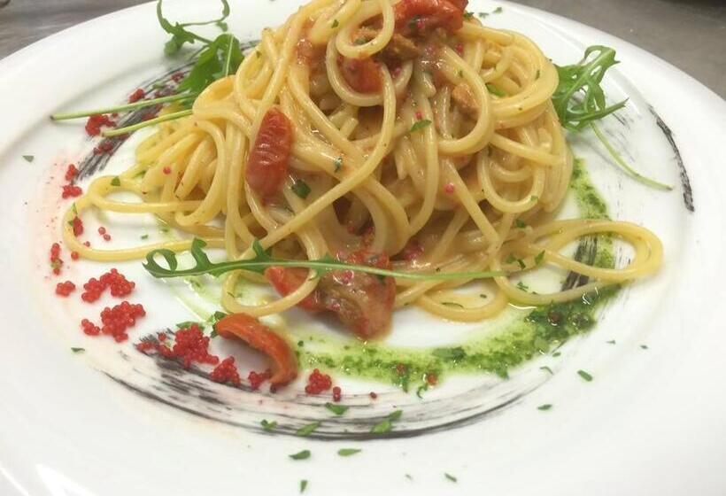 اتاق استاندارد چهارنفره با سرویس بهداشتی مشترک, Student's Hostel Della Ghiara